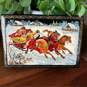 RUSSIAN Fedoskino Lacquer Collection Box - Rare!